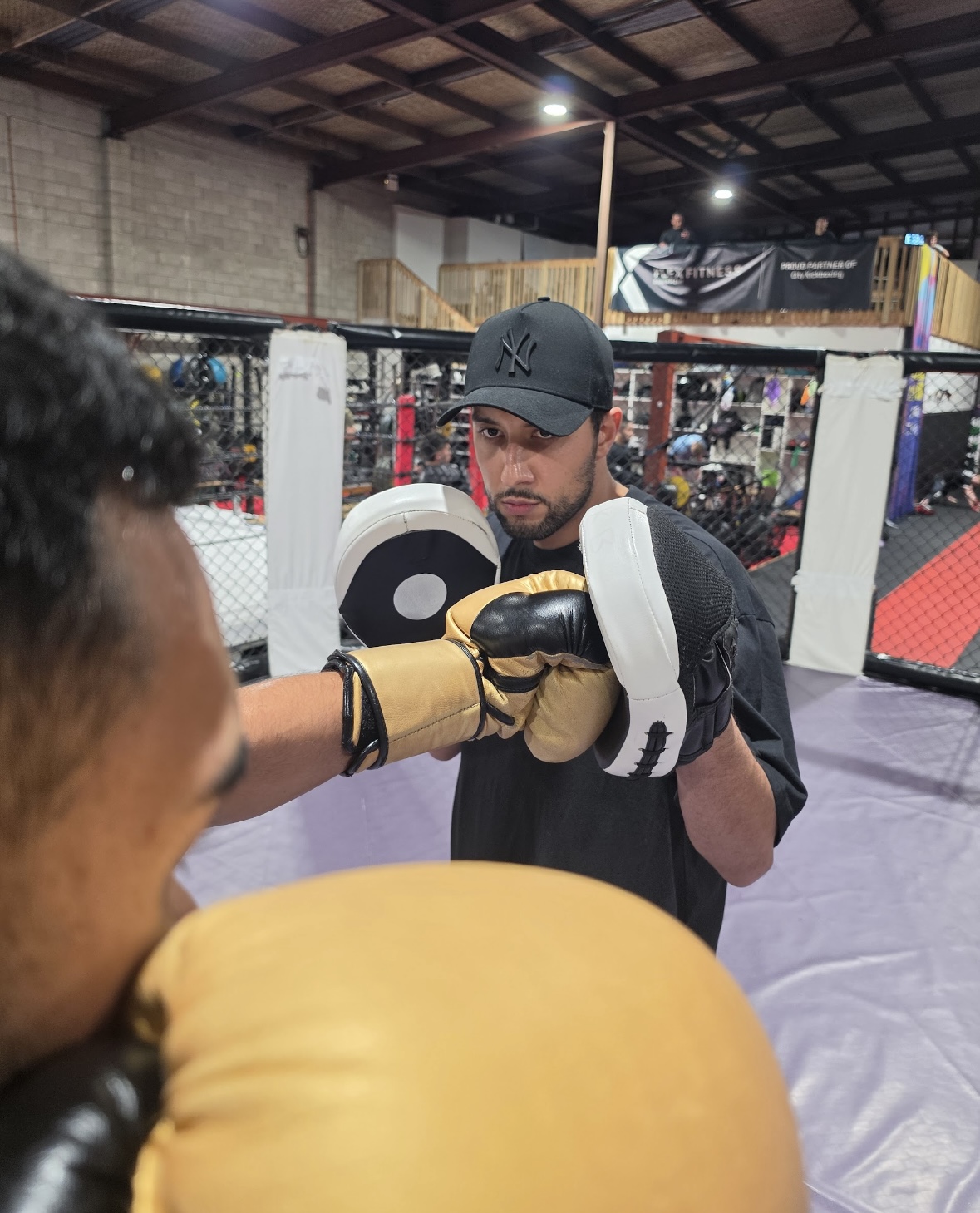 Mo coaching on the pads
